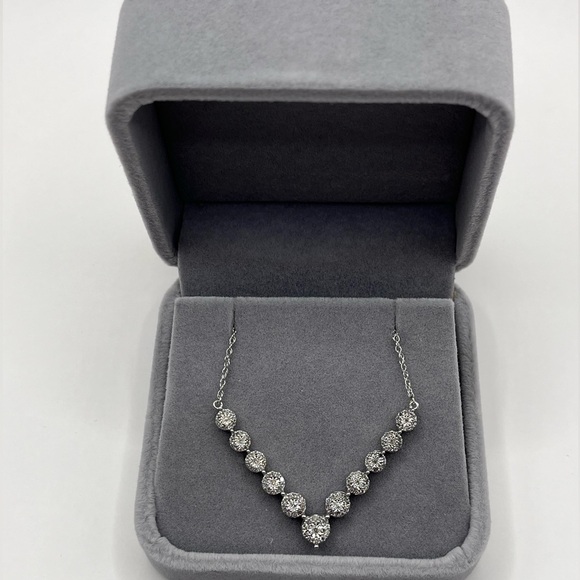 0.50 CT Natural Diamond Chevron Silver Necklace - Picture 1 of 5